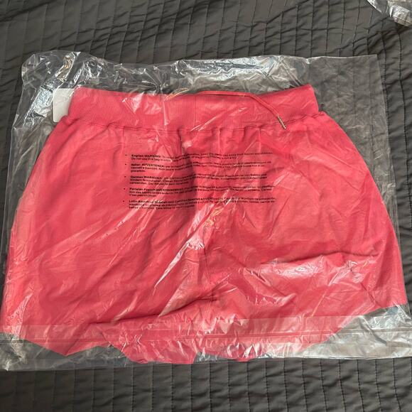 BLANK NYC Sweat Shorts Women’s M Coral Pink Cut-Off Drawstring Take Me There NWT - Picture 4 of 13
